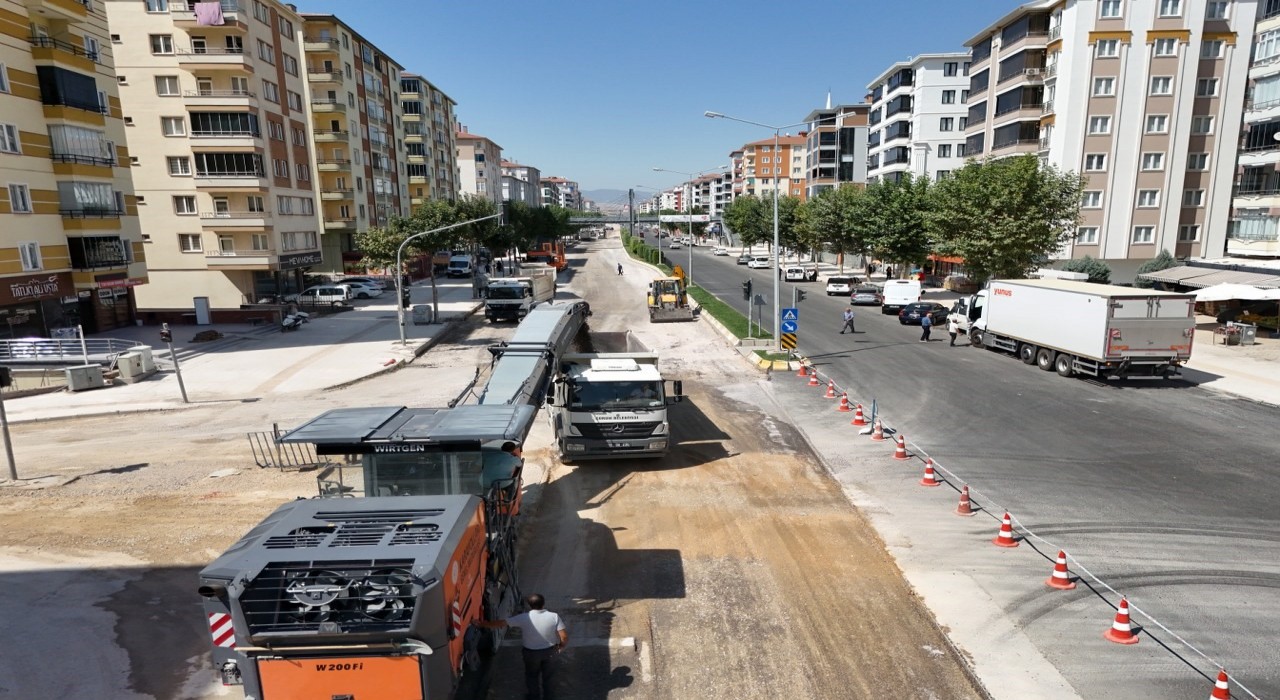 Çorum Belediyesinden şehir genelinde eş zamanlı asfalt atağı