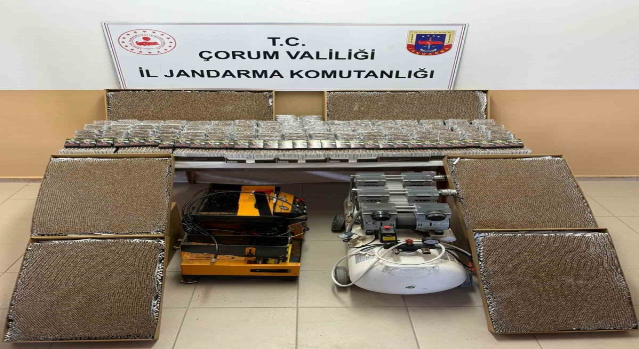 Çorumda 56 bin 980 adet doldurulmuş makaron ele geçirdi: 2 gözaltı