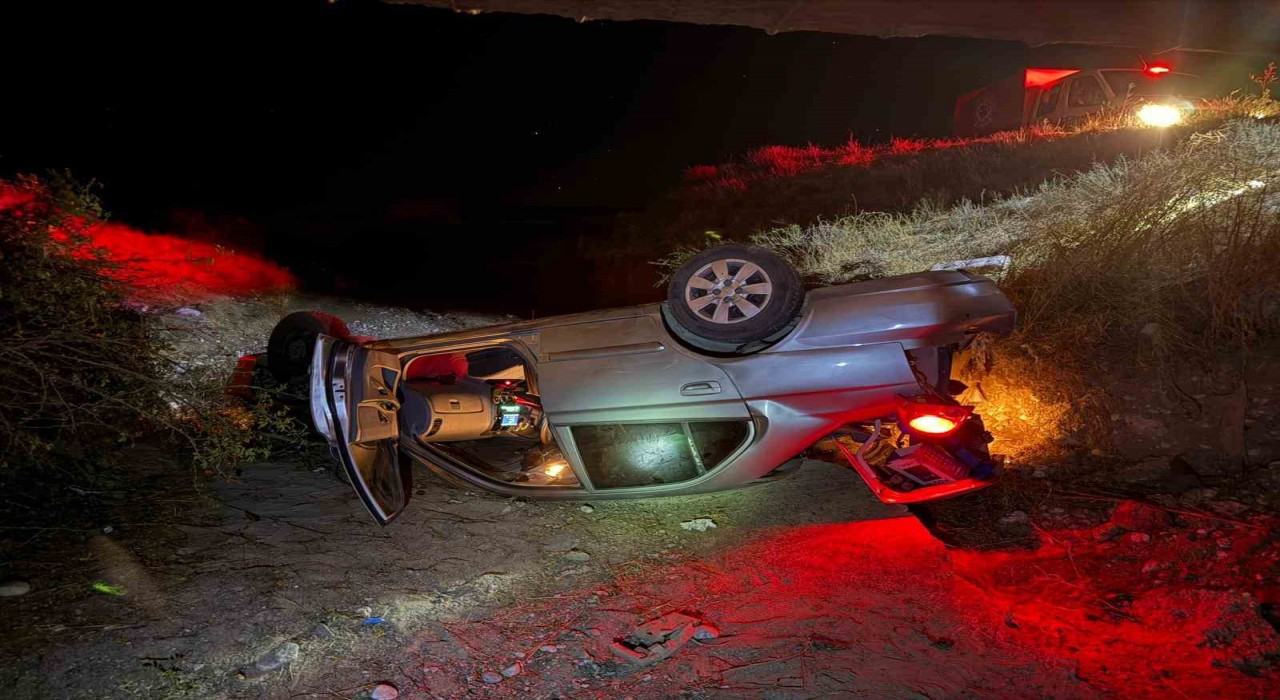 Çorumda otomobil köprüden uçtu: 1i ağır 2 yaralı