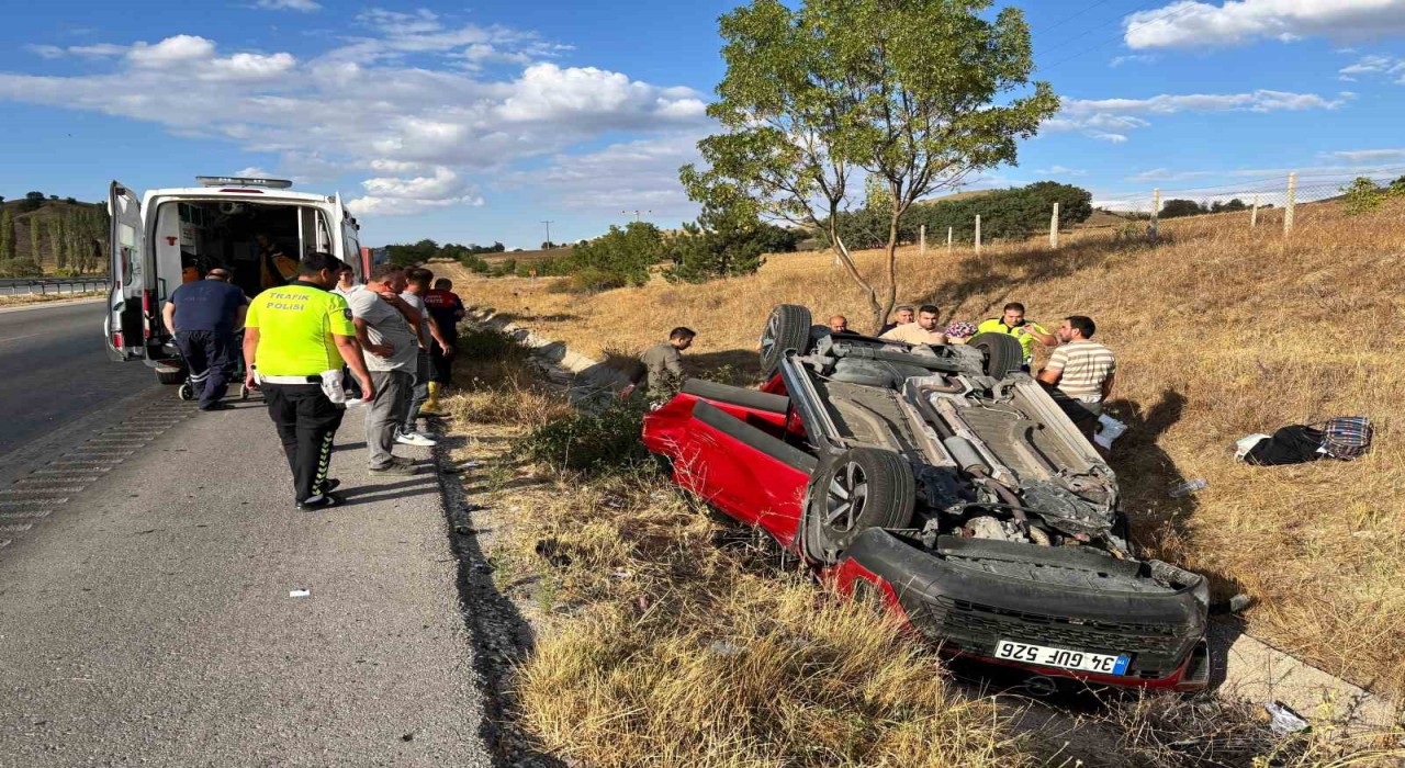 Çorumda otomobil takla attı: 2 yaralı
