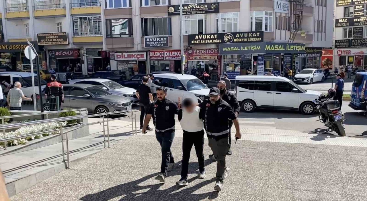 Çorumda petshop dükkanındaki cinayetle ilgili 3 zanlı tutuklandı