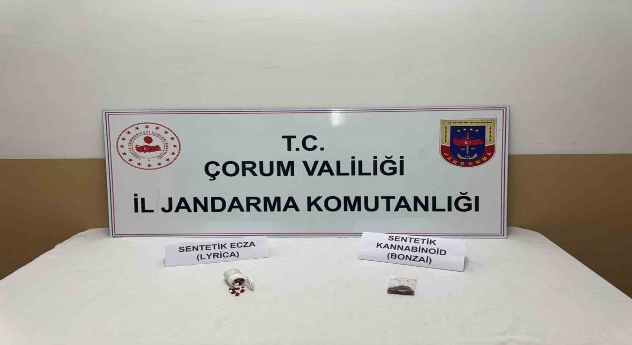 Çorumda uyuşturucuyla yakalanan 2 şüpheli gözaltına alındı