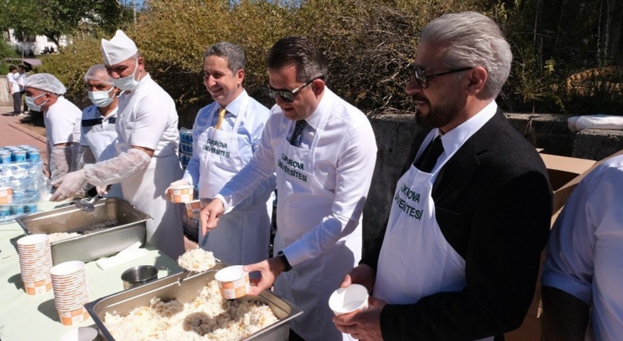 Çukurova Üniversitesi’nde 10 Bin Kişilik Tavuklu Pilav ve Ayran İkramı