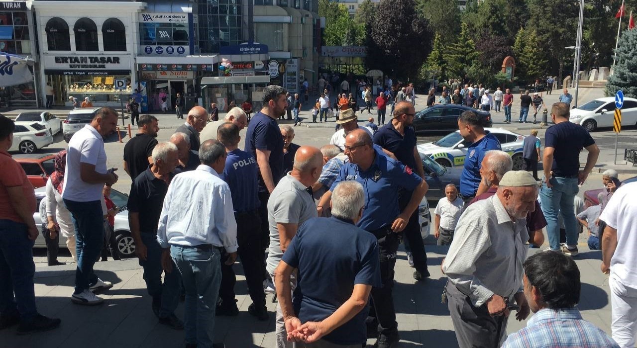 Cuma namazı çıkışı kayınbiradenini bıçakladı