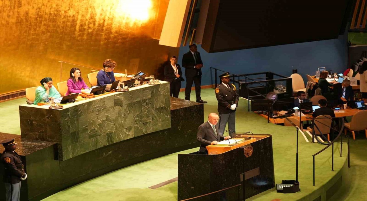 Cumhurbaşkanı Erdoğan: Bugün bu kürsüde kendi vatandaşlarımızla birlikte sesi kısılmak istenen Filistin halkının hissiyatına tercüman olmak için de bulunuyoruz