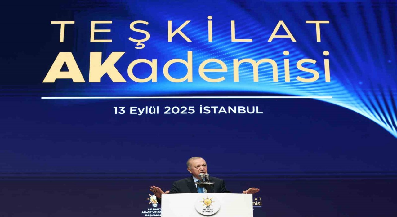 Cumhurbaşkanı Erdoğandan Özgür Özele tepki: Manavgatta balya balya dolarları, altınları nasıl açıklayacak