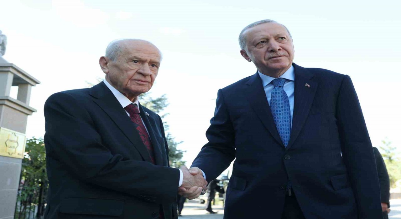 Cumhurbaşkanı Recep Tayyip Erdoğan, MHP Genel Başkanı Devlet Bahçeli ile Beştepede bulunan konutunda bir araya geldi.