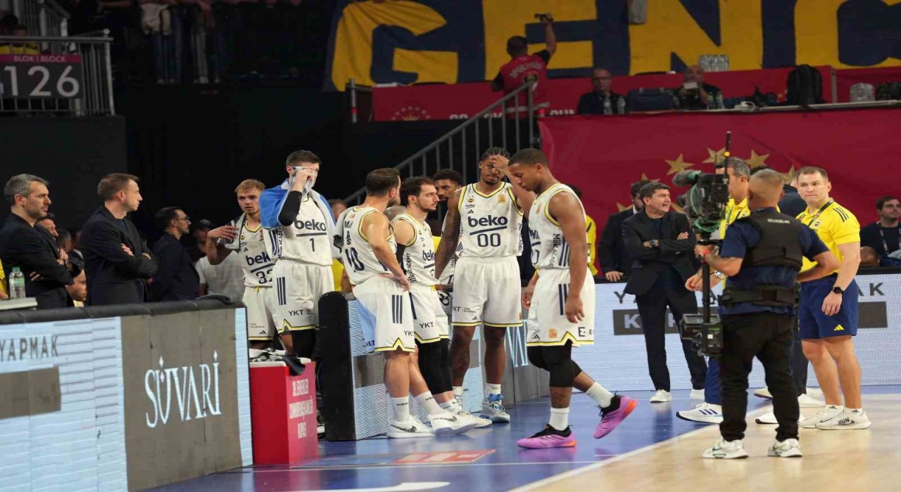 Cumhurbaşkanlığı Kupasında tribün olayları nedeniyle 15 dakika ara verildi