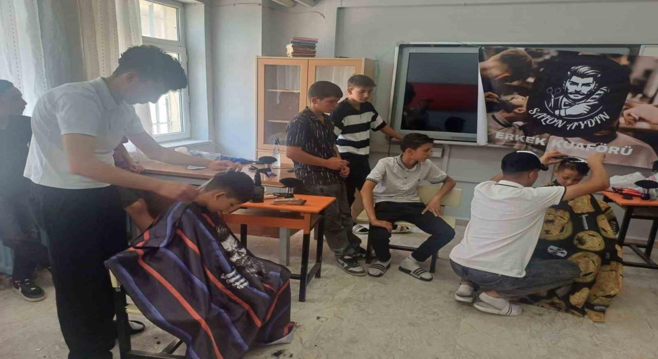 Dadaloğlunda öğrenciler ücretsiz tıraş edildi