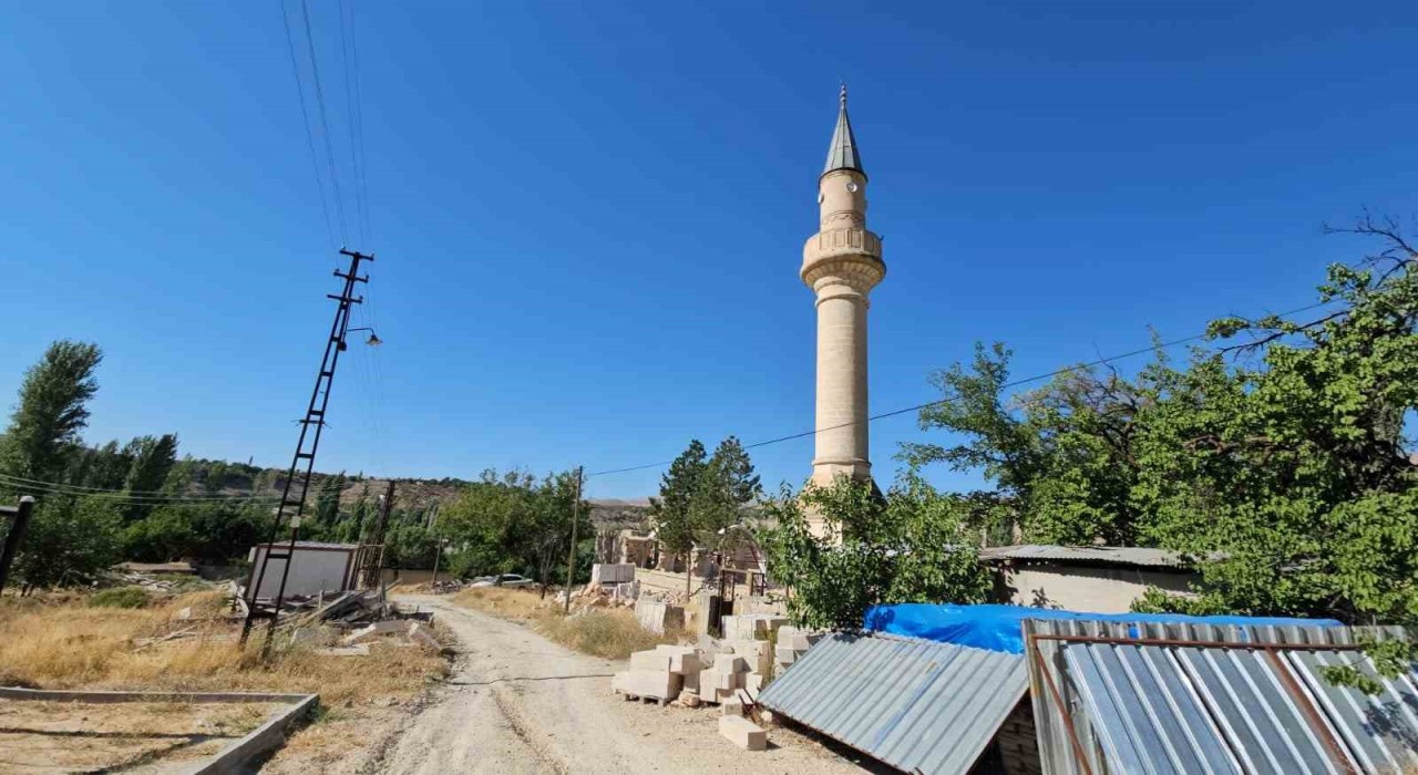 Darendede tarihî Yusufpaşa Camisi yeniden ibadete açılmayı bekliyor