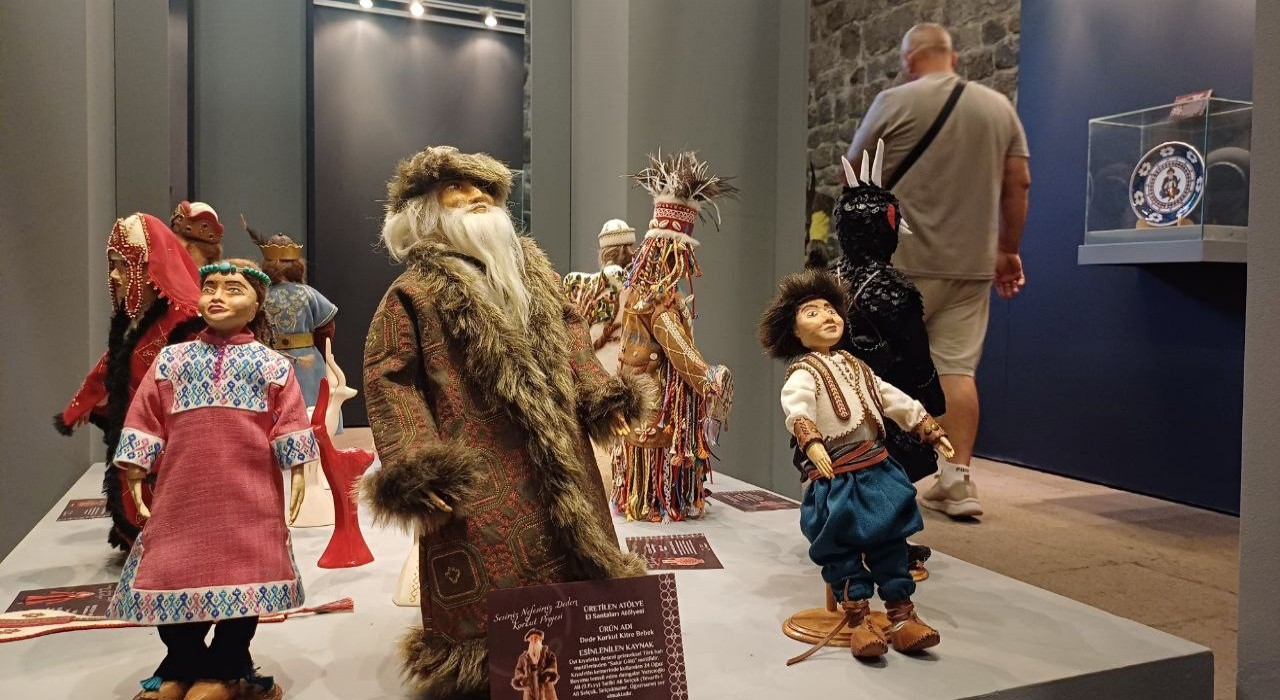 Dede Korkut karakterlerinin minyatürleri vatandaşlara sergilendi