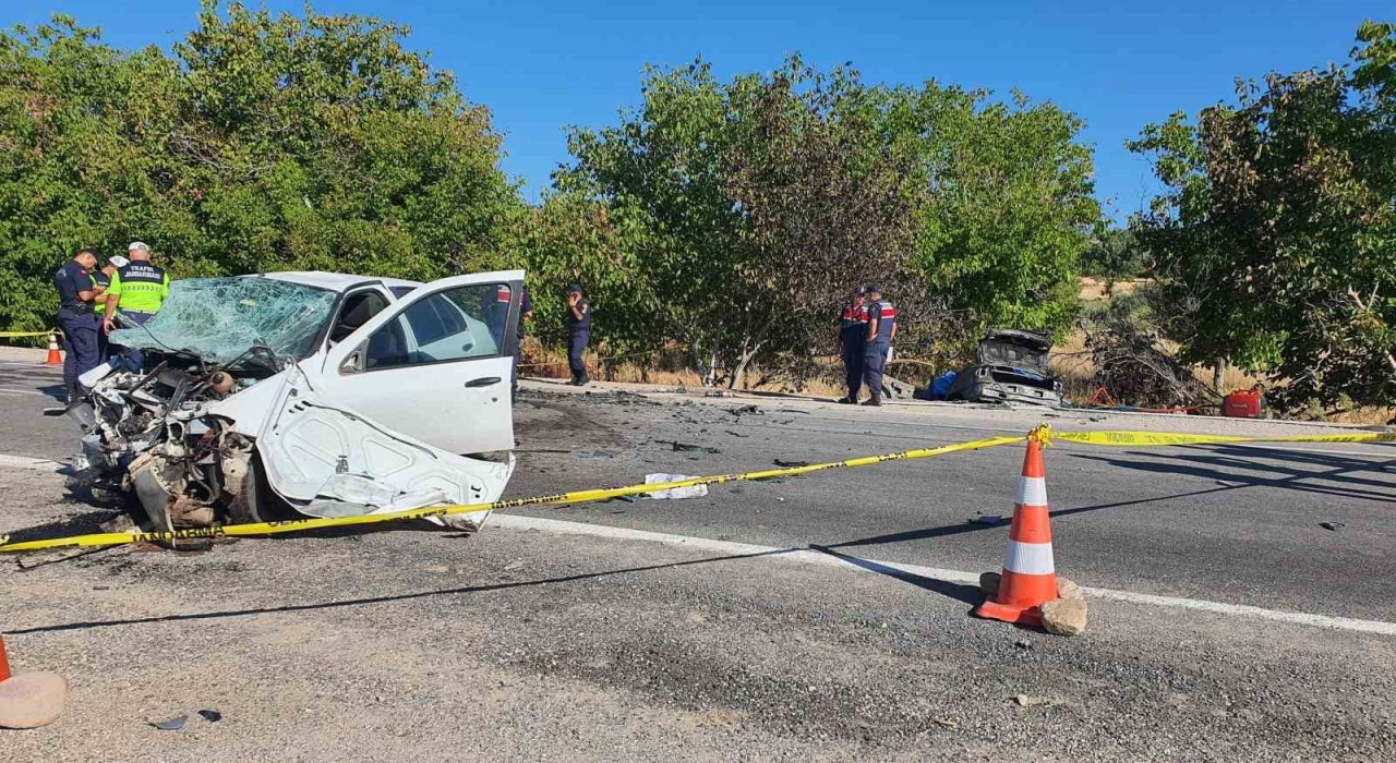 Demircide feci kaza: 3 ölü, 2 yaralı