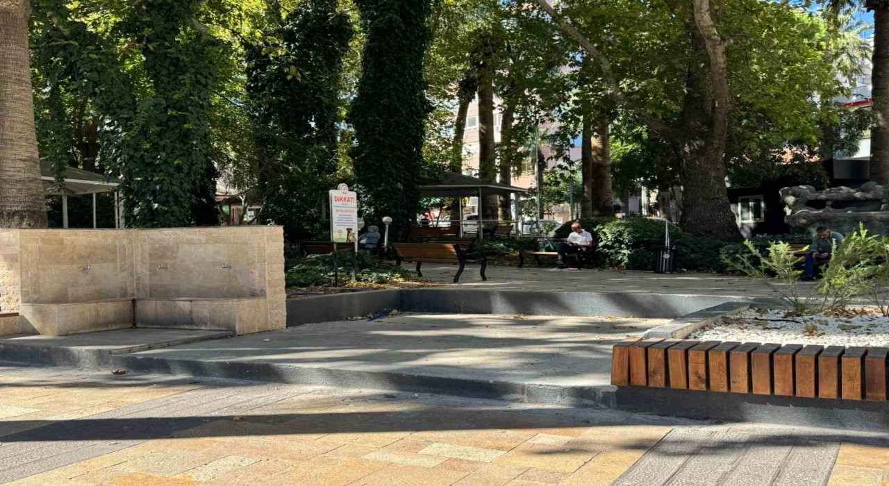 Denizli Büyükşehir Belediyesi tartışmalı büfeyi 1 gecede yok etti