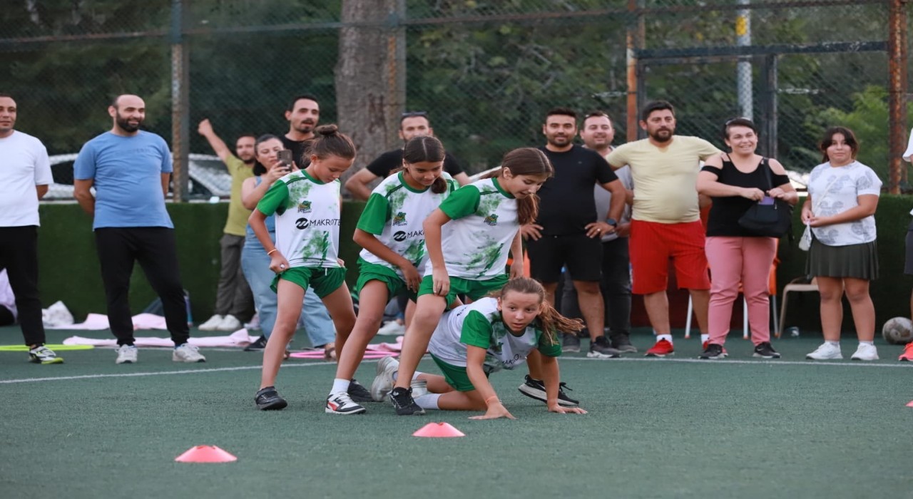 Denizlide sporcular aileleriyle yarıştı