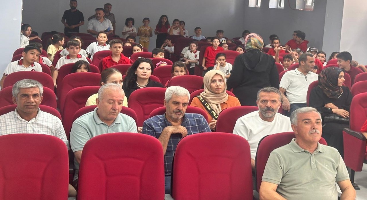 Depremde hayatını kaybeden torunları adına konferans salonu açtı