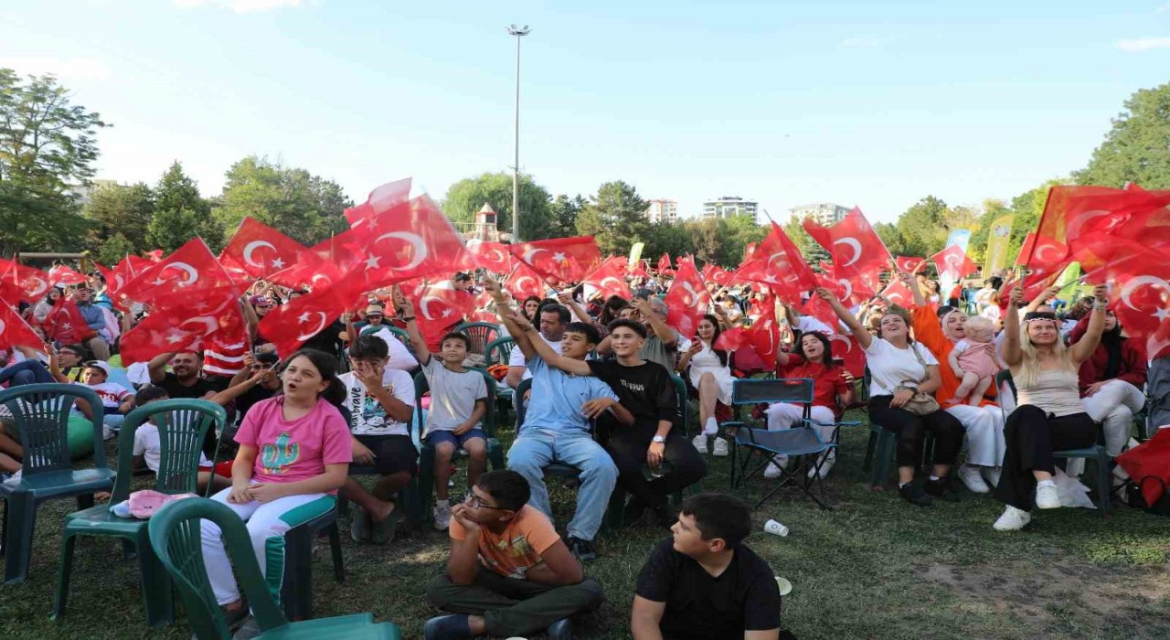 Dev ekranda milli maç heyecanı Kocasinanda yaşandı