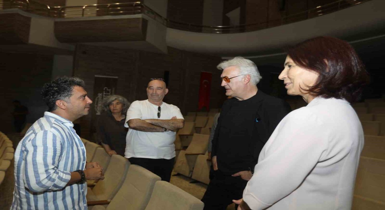 Devlet tiyatroları genel müdürü Karadağlı Gaziantep şehir tiyatrosu provasında