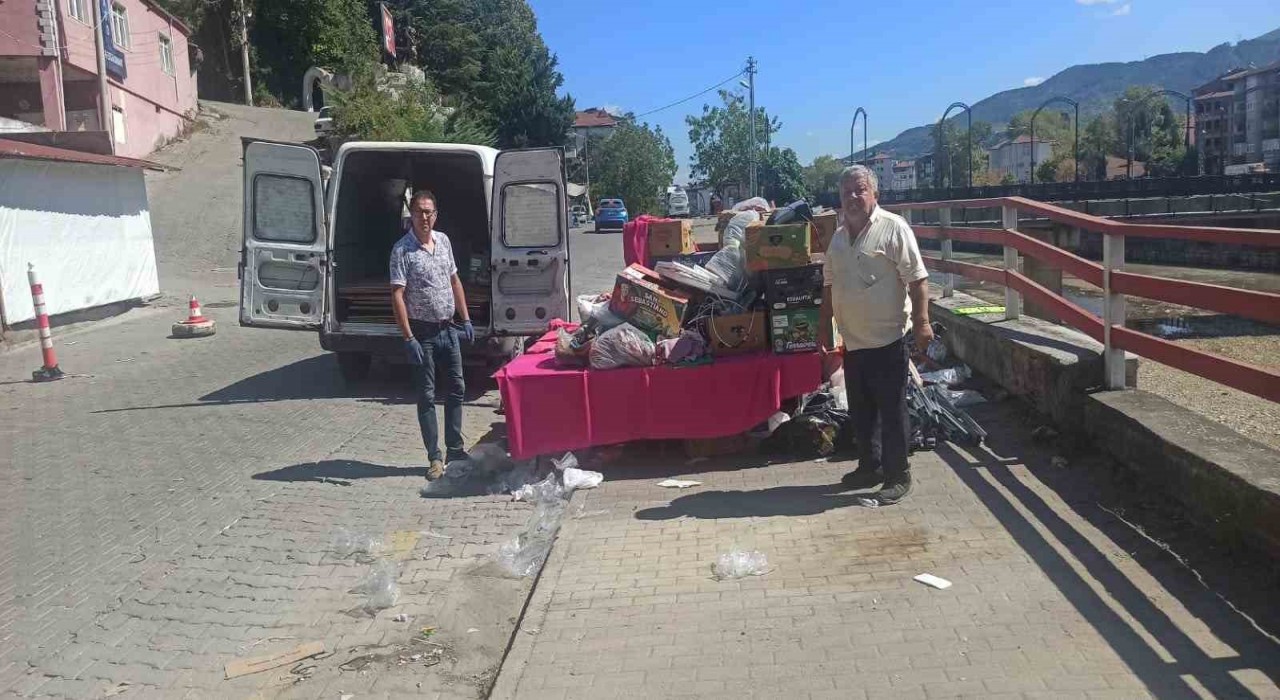 Devrekte alışveriş stantları kapandı