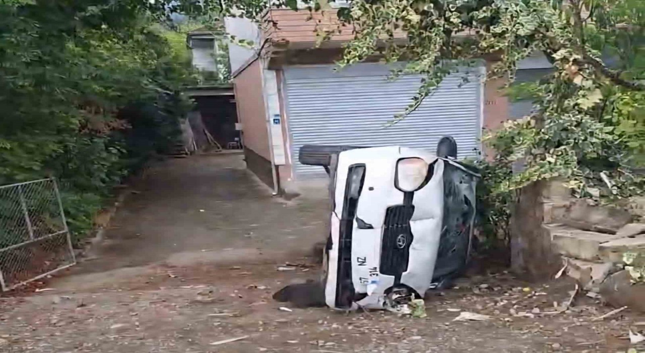 Devrekteki trafik kazasında sürücü yara almadan kurtuldu