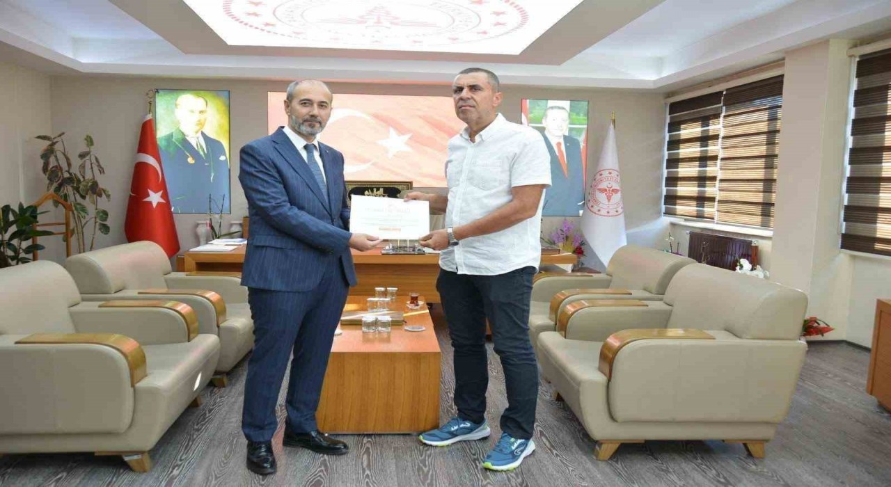 Dinarda en fazla kanser taraması yapan sağlık personeli ödüllendirildi