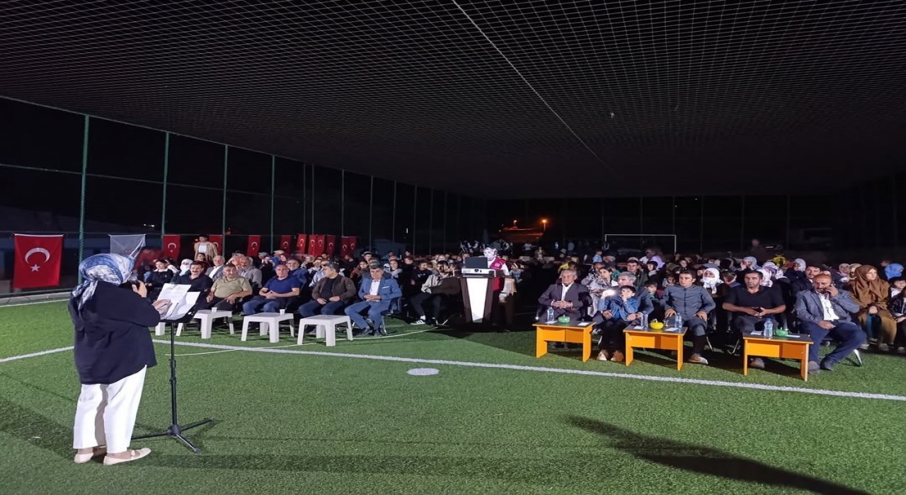 Diyadinde köy halkına açık hava sineması