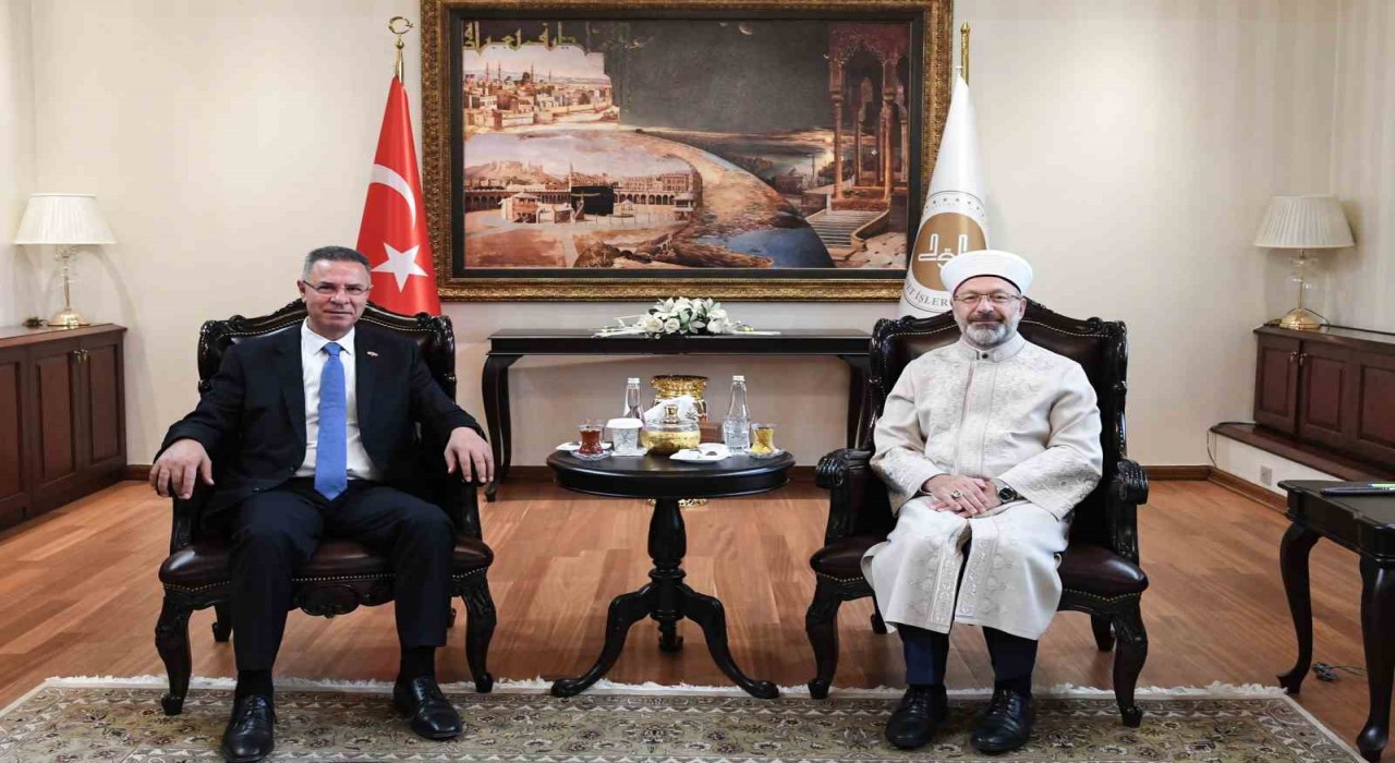 Diyanet İşleri Başkanı Erbaş: Kalbimizin yarısı Filistin olarak atıyor