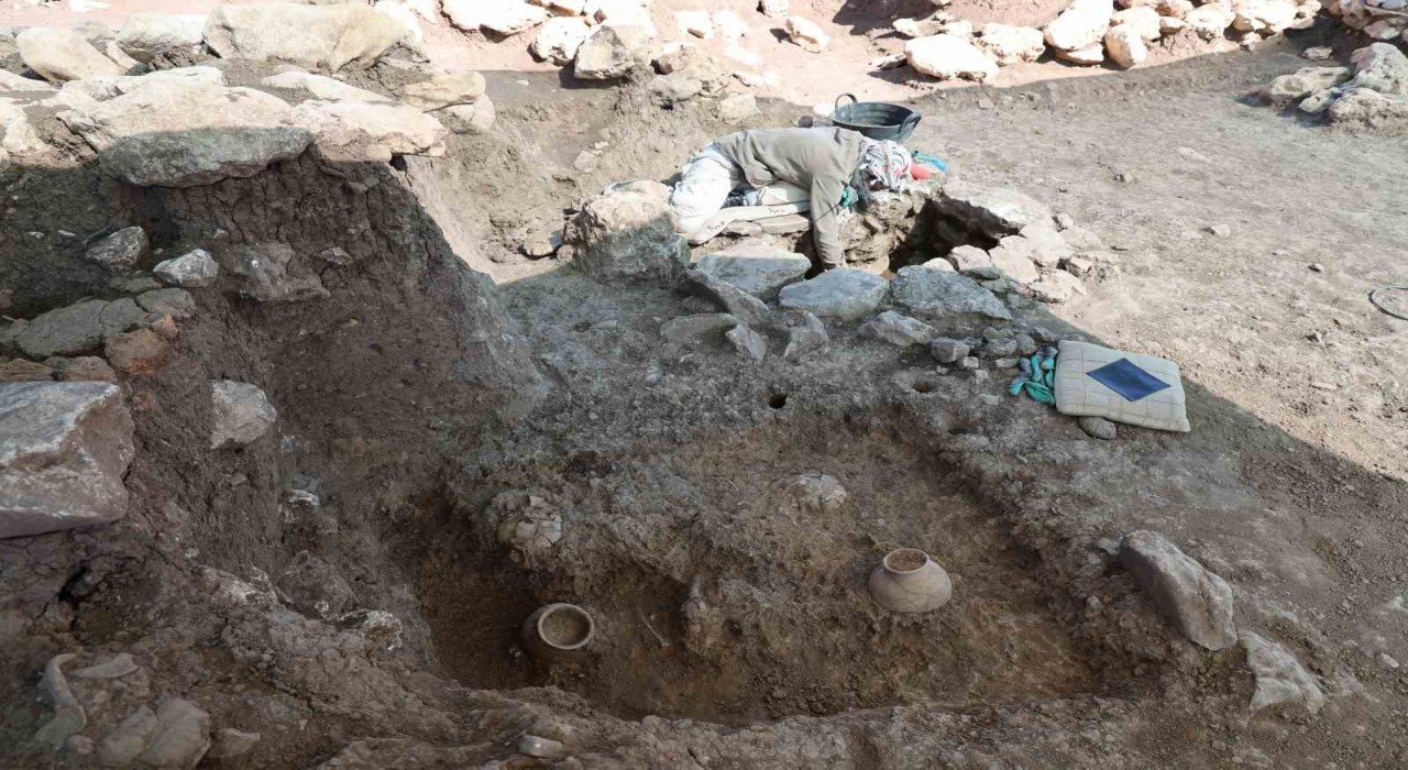 Diyarbakırda 5 ve 11 bin yıllık 6 mezar bulundu