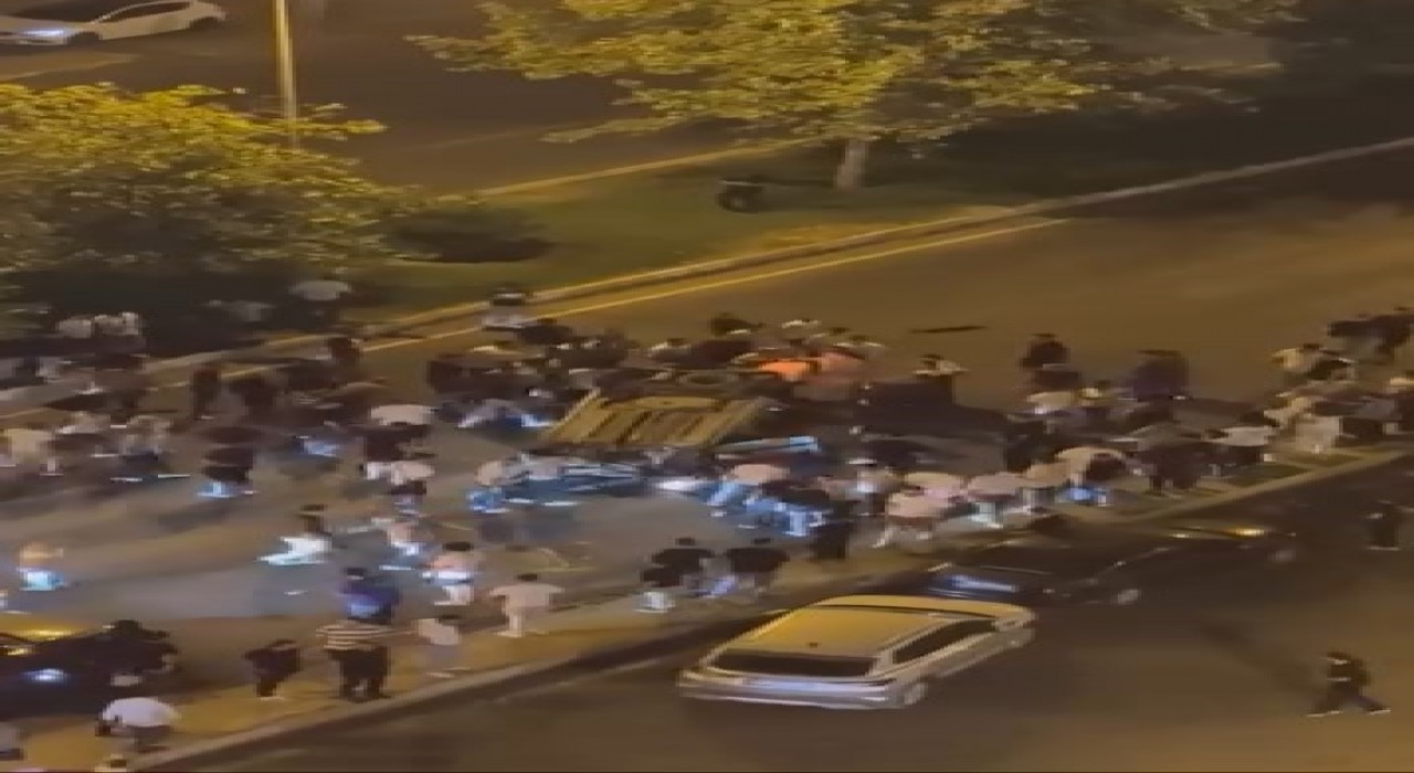 Diyarbakırda araçların çarpıştığı kazada otomobil ters döndü: 3 yaralı