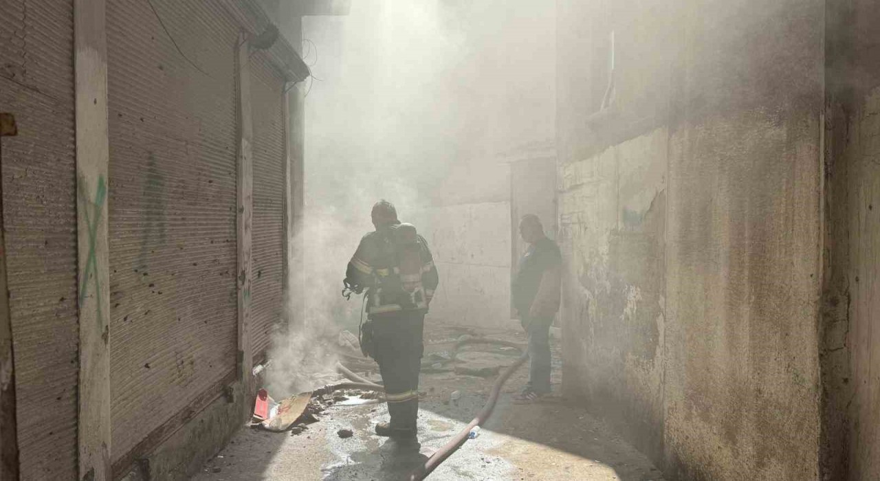 Diyarbakırda ayakkabı deposundaki yangın 22 saat sonra söndürüldü