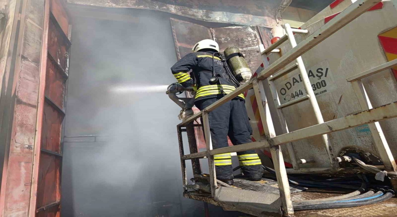 Diyarbakırda depo yangını