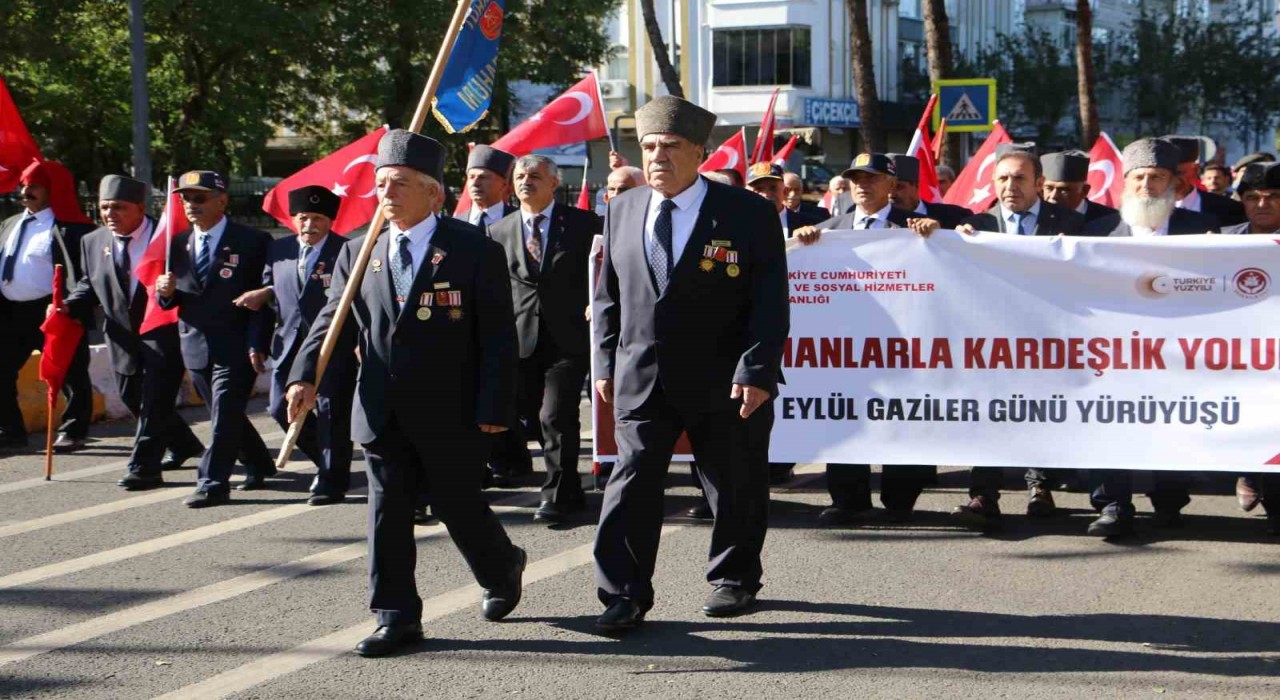 Diyarbakırda Gaziler Günü kortej yürüyüşü gerçekleşti