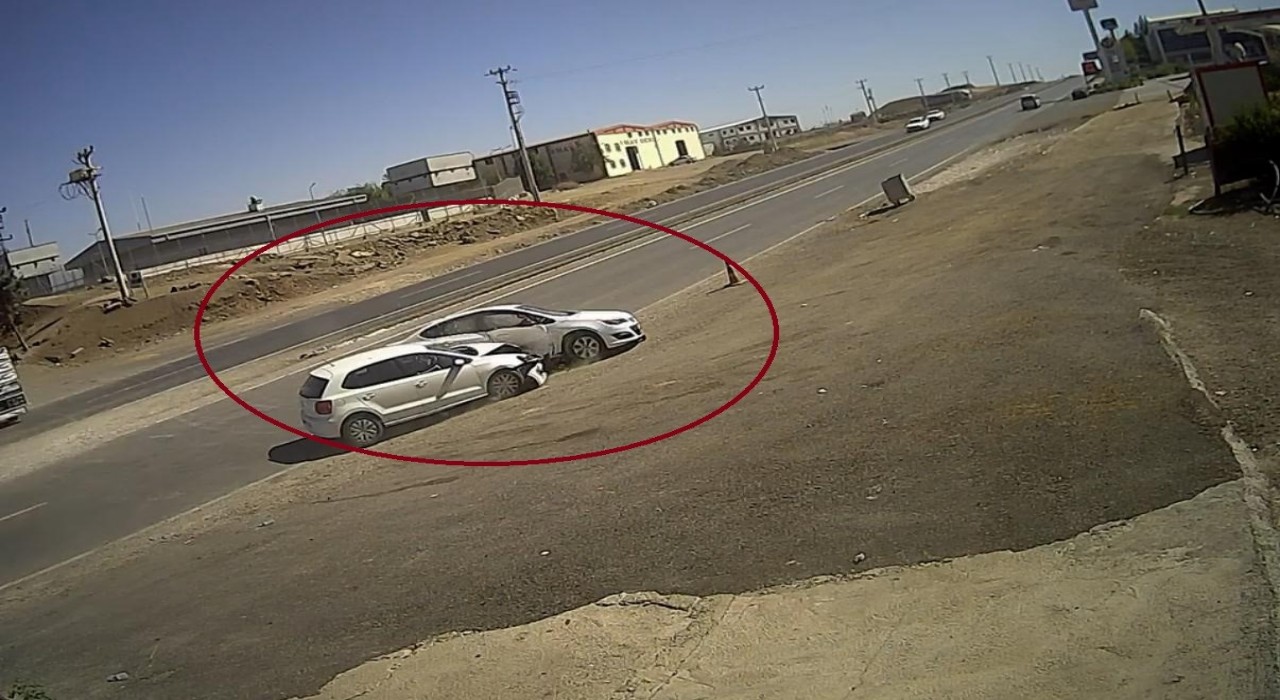 Diyarbakırda iki otomobil çarpıştı: 4 yaralı