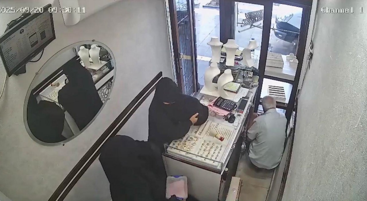 Diyarbakırda kadınlar kuyumcudan 2,5 kilo altın çaldı