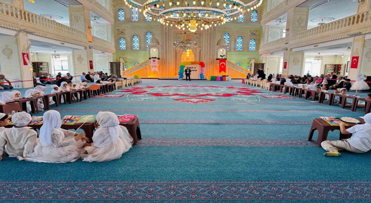Diyarbakırda minik öğrenciler Kuran-ı Kerim öğrenmeye ilk adımlarını attı