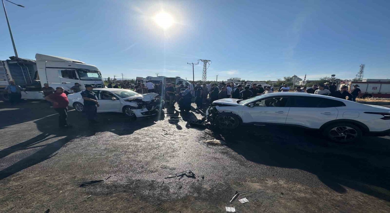 Diyarbakırda otomobiller çarpıştı: 8 yaralı