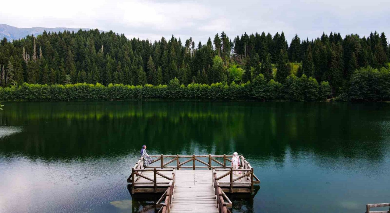 Doğanın kalbinde huzur: Karagöl ziyaretçilerini mest etti