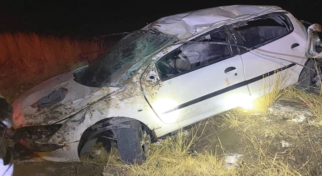 Domaniçte takla atan otomobilde 3 kişi yaralandı