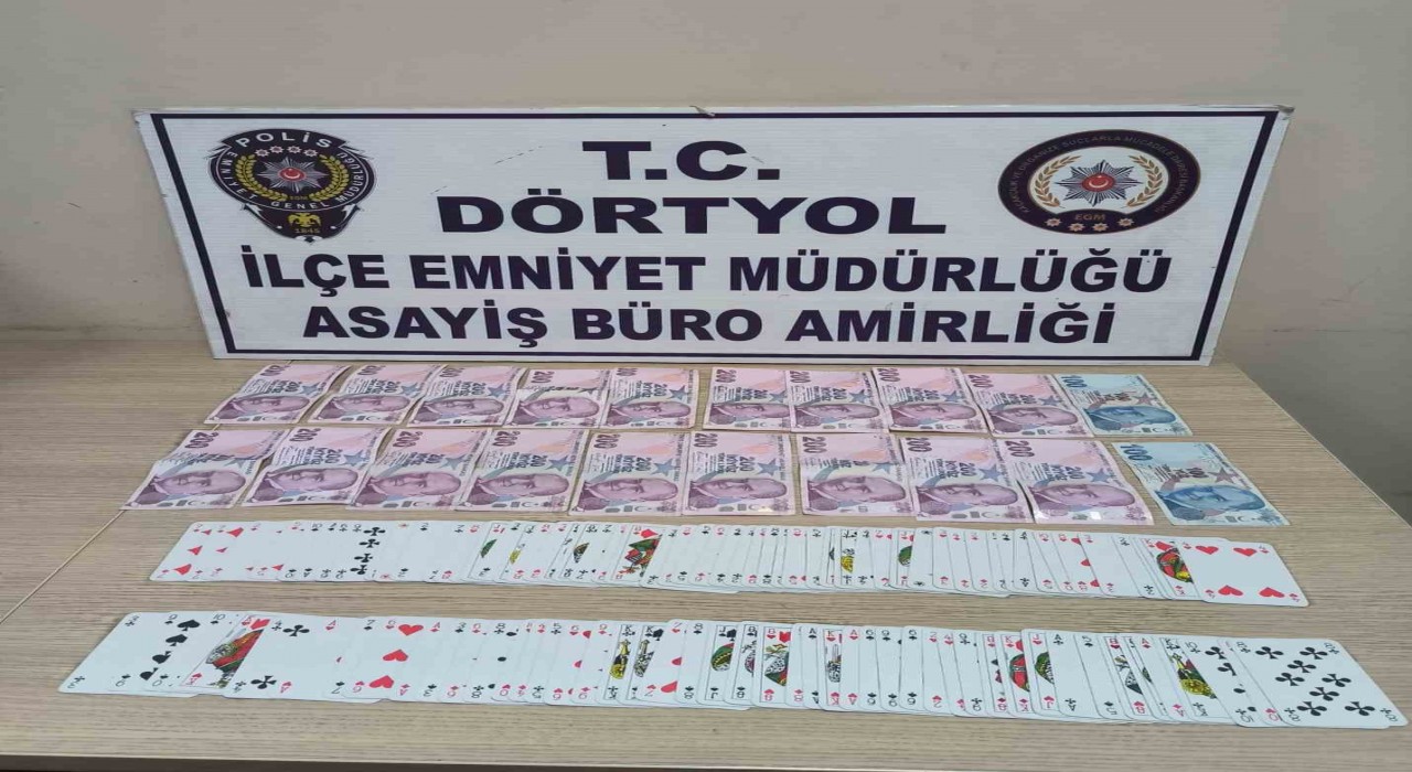 Dörtyolda kumar oynayan 3 şahsa para cezası uygulandı