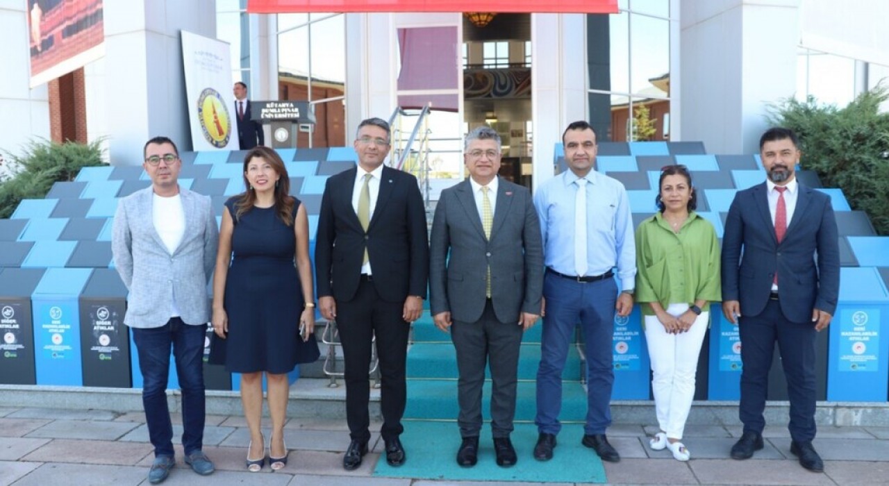 DPÜde sıfır atık kutuları teslim töreni düzenlendi