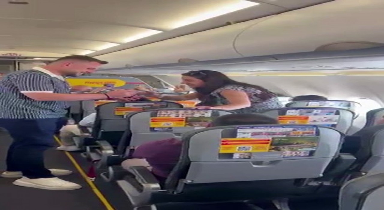 Dünyaevine ilk adımı gökyüzünde attılar