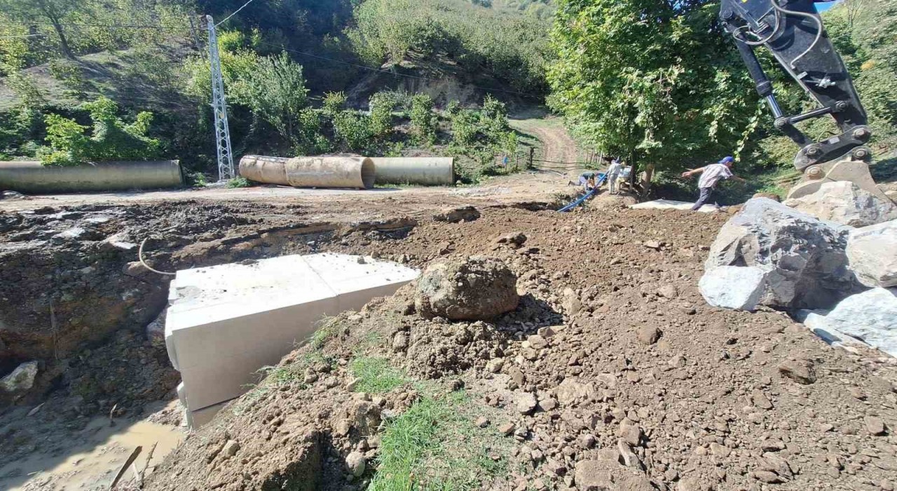 Düzcede dere yatakları kutu menfezlerle güvenli hale getiriliyor