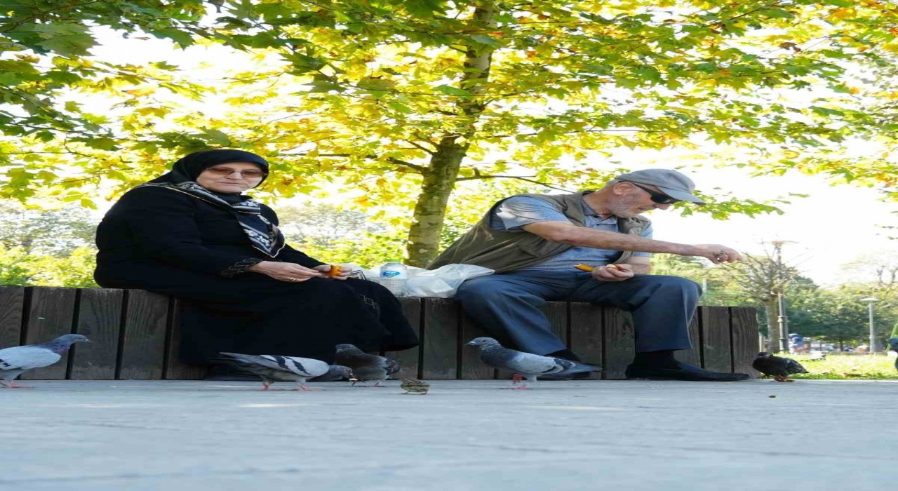 Düzceliler yazdan kalma günlerin tadını çıkarıyor