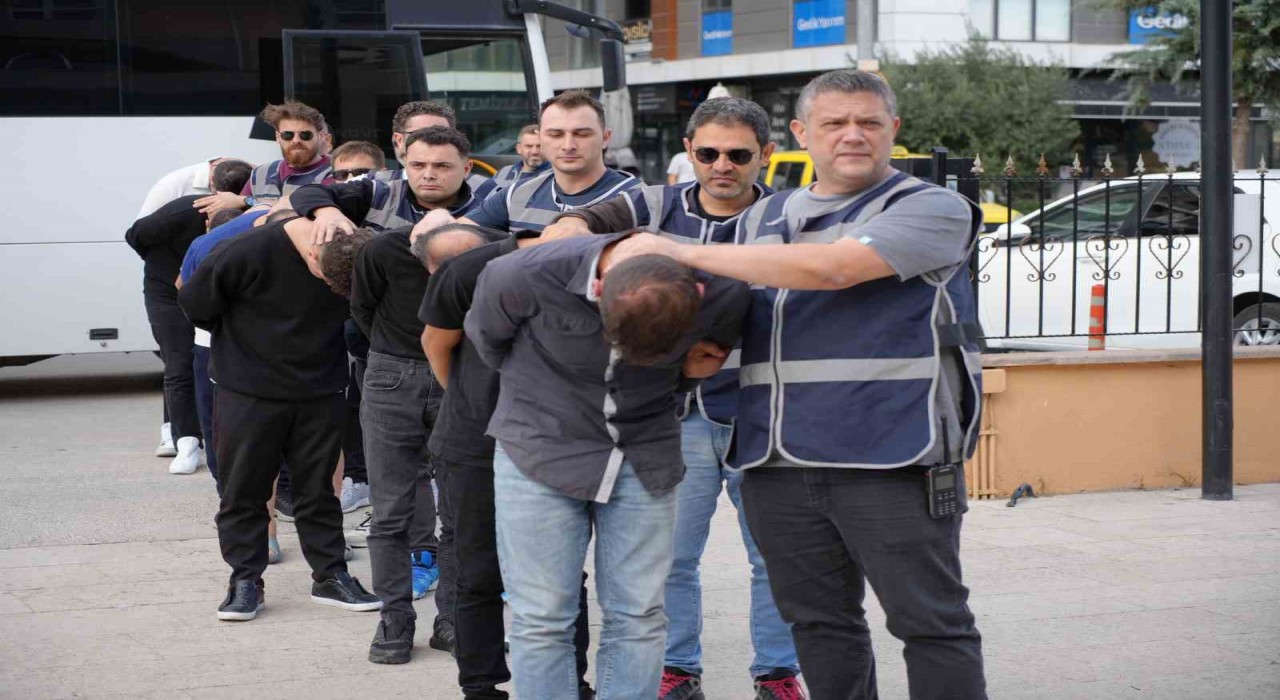 Edirnede şehit ailesini dolandıran 11 şüpheli hâkim karşısında