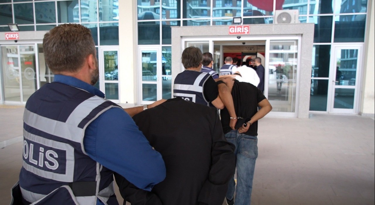 Edirnede şehit ailesini dolandıran 11 şüpheliden 10u tutuklandı