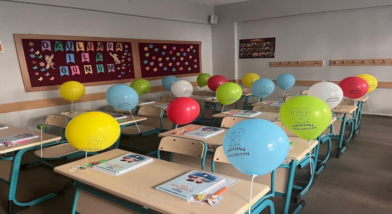 Efelerde 65 bin 500 ücretsiz ders kitabı sıralarda hazır