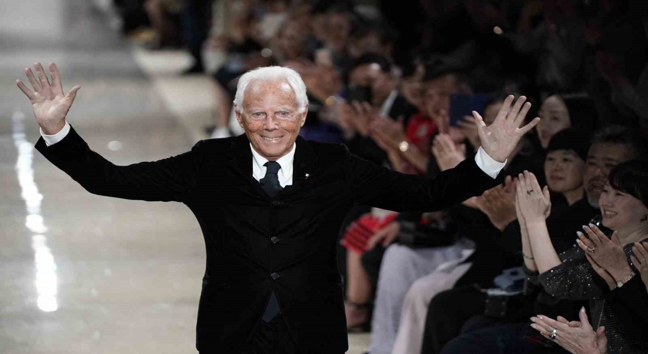 Efsanevi İtalyan moda tasarımcısı Giorgio Armani hayatını kaybetti