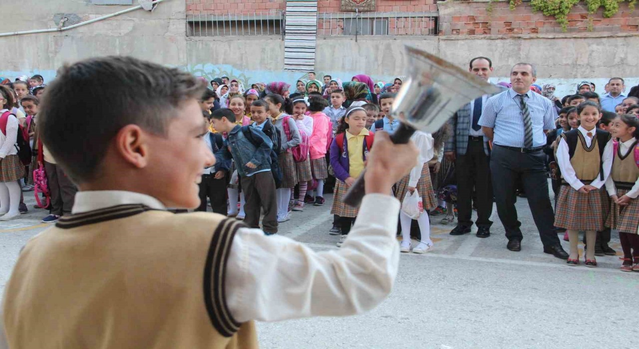 Elazığda 110 bin öğrenci ders başı yapacak