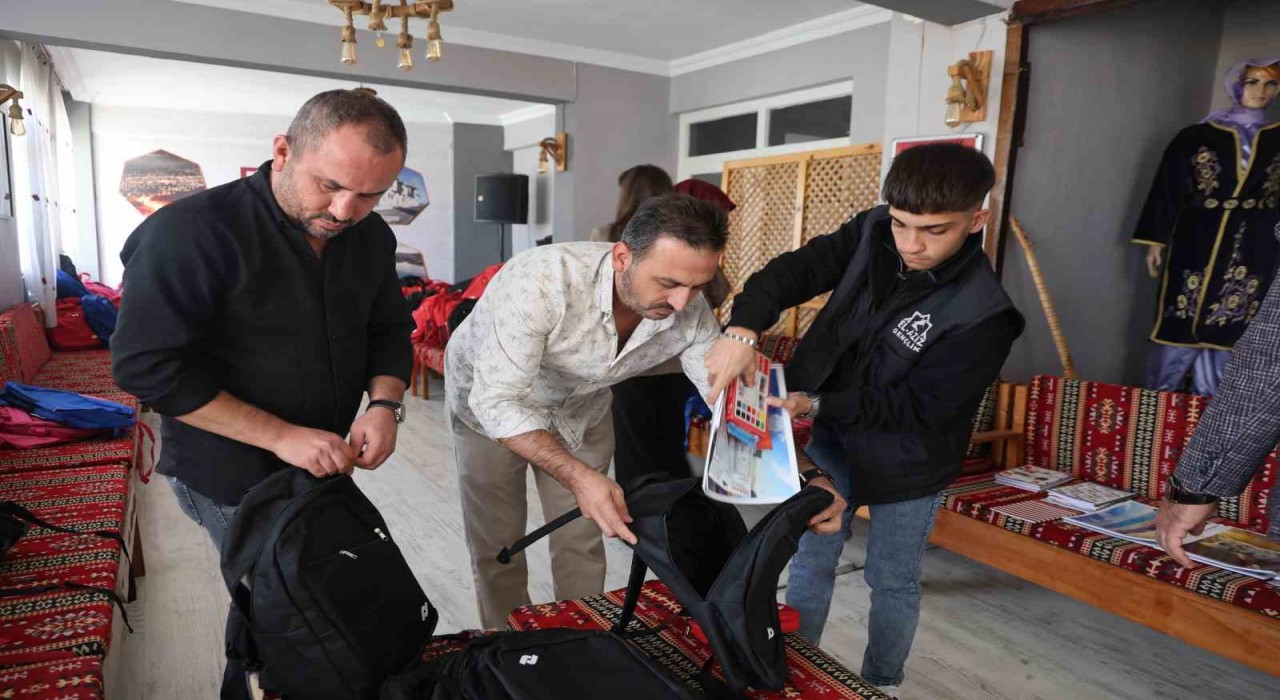 Elazığda 450 öğrenciye kırtasiye yardımı