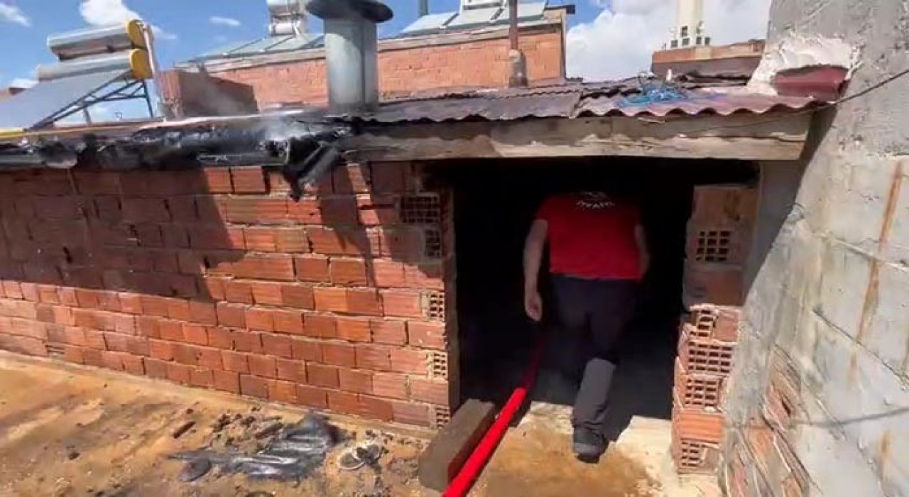 Elazığda çatı yangını korkuttu