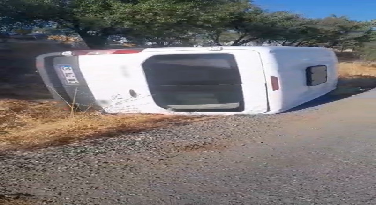 Elazığda öğrenci servisi devrildi, kazada yaralanan olmadı